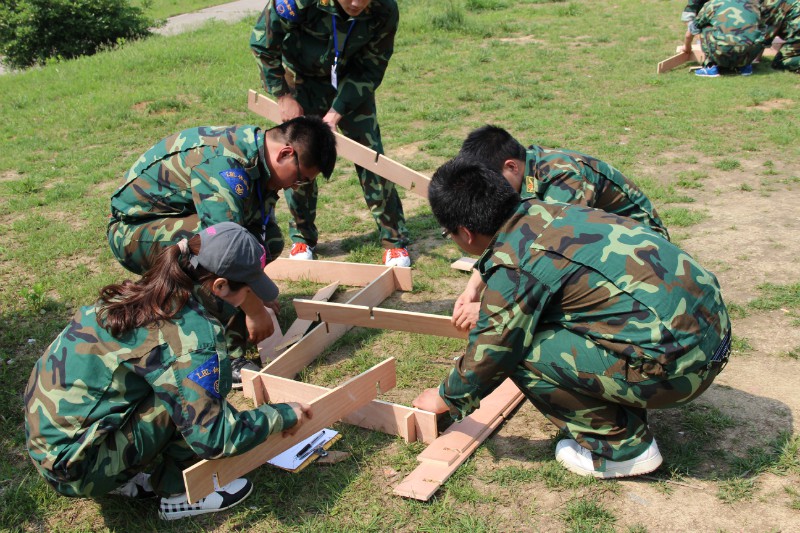 户外拓展训练对青少年很重要